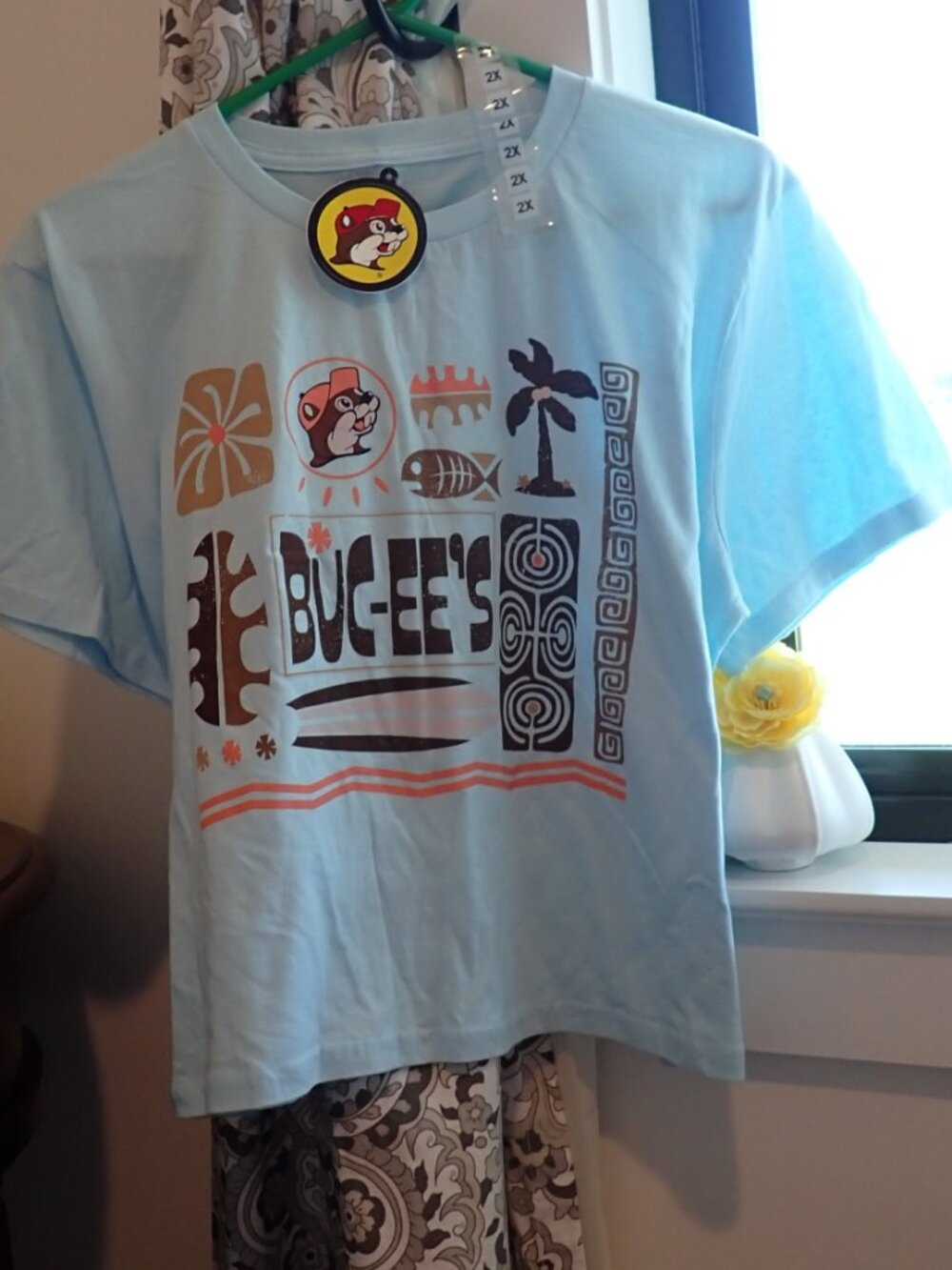 Buc-ee's T Shirt Pretty Color's - Picture 3 of 15